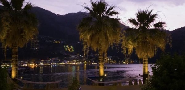 BƏƏ Tehrandakı səfirliyini bağlayır