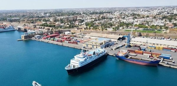 KİV: Yaxın Şərqdəki əsas limanlar bağlanıb