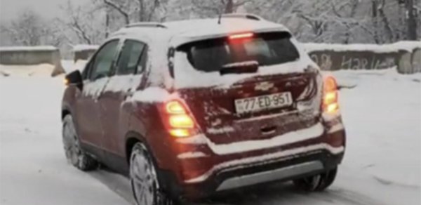 Xocalıda yollar buz bağladı - Vətəndaşlar belə xilas edildi