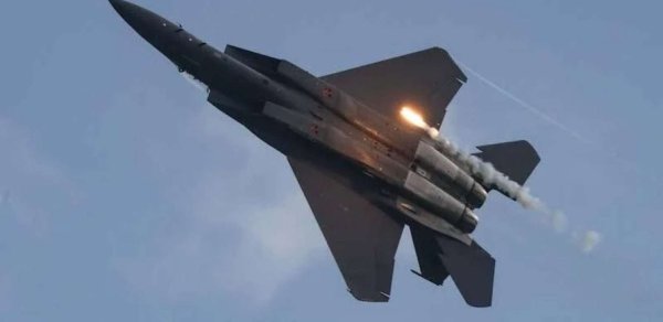 ABŞ qırıcısı havada vuruldu - VİDEO