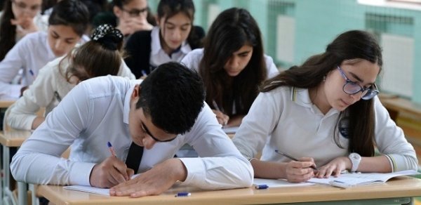 Buraxılış imtahanı qabağı şəxsiyyət vəsiqəsini dəyişən abituriyentlərə XƏBƏRDARLIQ - VİDEO