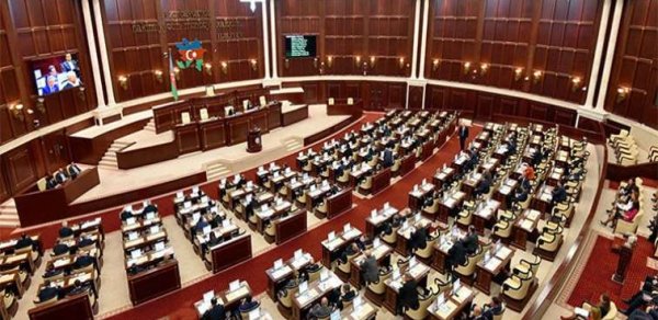 Milli Məclisin plenar iclası başladı