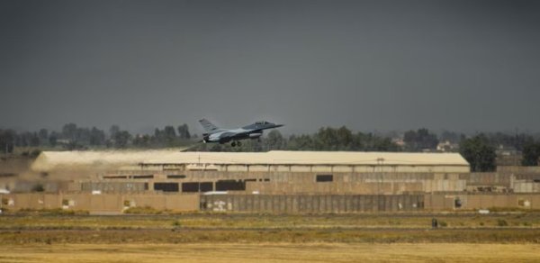 İran Bağdad yaxınlığında yerləşən ABŞ bazasına hücum edib