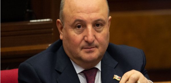 Gümrünün sabiq merinin həbs müddəti daha 2 ay uzadılıb