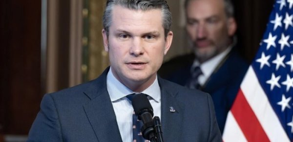 ABŞ-nin müharibə naziri: Hind okeanında İranın hərbi gəmisini biz vurmuşuq