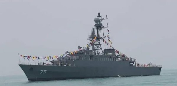 İran gəmisi sualtı qayıq hücumuna məruz qaldı - 80 nəfər həlak oldu