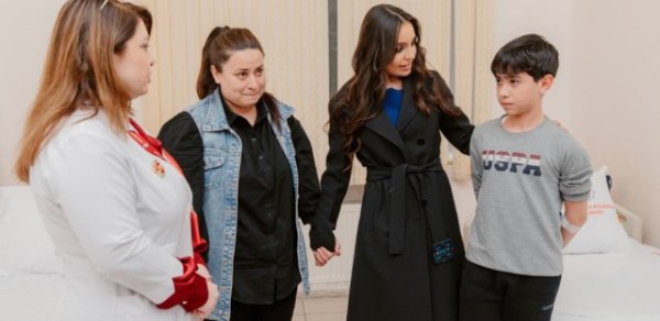 Leyla Əliyeva Bakıda Uşaq Klinik Xəstəxanasını ziyarət edib - FOTOLAR