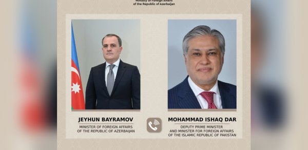 Pakistanın XİN rəhbəri Ceyhun Bayramovla danışdı