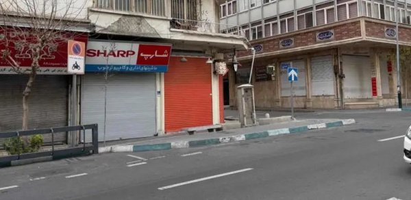 Tehran küçələri boş qalıb: şəhərdə nəzarət məntəqələri qurulub