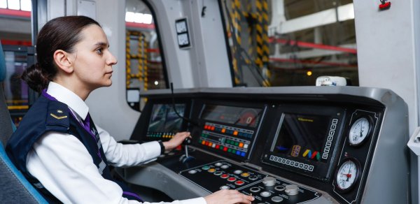 Bakı metrosunda üçüncü qadın maşinist işə başladı