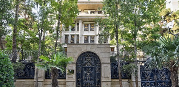 Azərbaycan İrandan diplomatik heyətini çıxarır