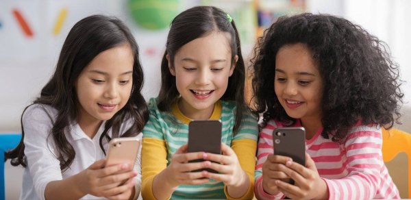 Bu ölkə uşaqların sosial şəbəkələrdə qeydiyyatını qadağan edəcək