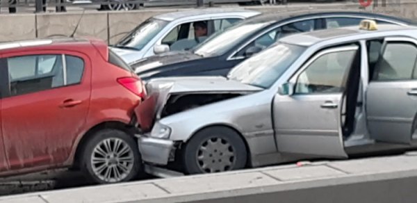 Bakıda zəncirvari qəza olub, bir nəfər xəsarət alıb - VİDEO