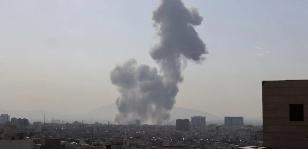 Tehranda güclü partlayışlar eşidilir