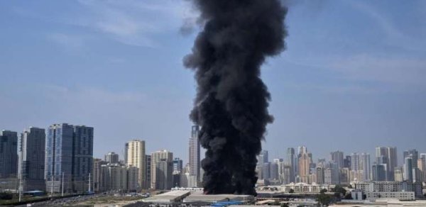 Dubay aeroportu vuruldu - Təyyarələr eniş edə bilmir