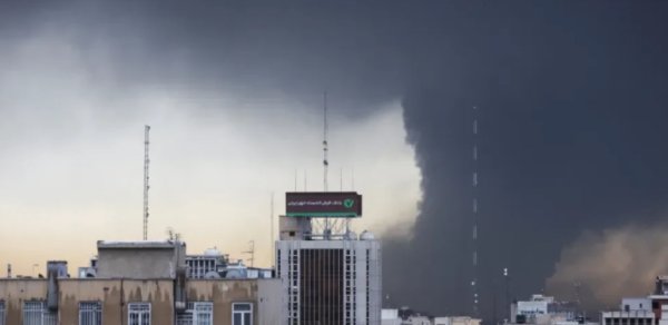 İranda neft anbarına zərbə endirilib, ölən və yaralananlar var