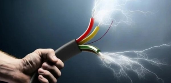 Masazırda qadını elektrik cərəyanı vuraraq öldürüb