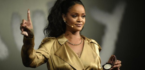 Rihannanın malikanəsi gülləbaran edildi