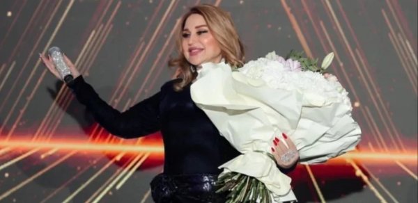 Mələkxanım Eyubova Rusiyada mükafat aldı - FOTOLAR