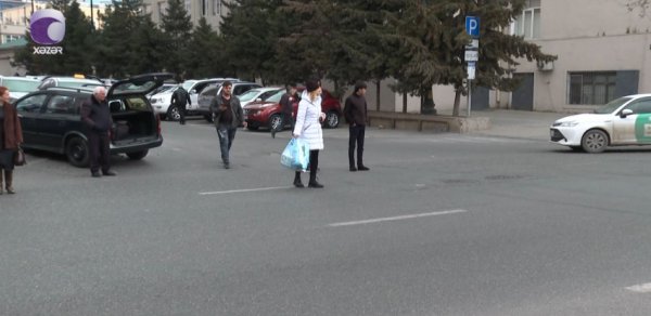 Bakının bu ərazisində piyadaların yolu rahat keçməsi üçün zolaq niyə çəkilmir? - VİDEO