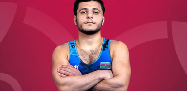 Erməni rəqibinə qalib gəlib medal qazandı