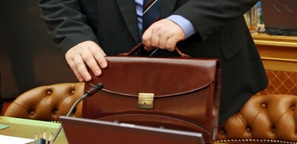 İcra hakimiyyətlərində ixtisarlar davam edir: İşini itirənləri nə gözləyir?