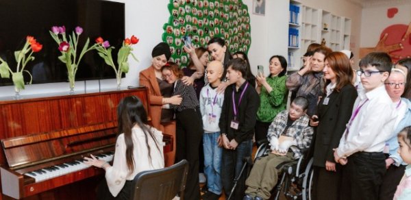 Leyla Əliyeva onlar üçün pianoda ifa etdi - FOTOLAR