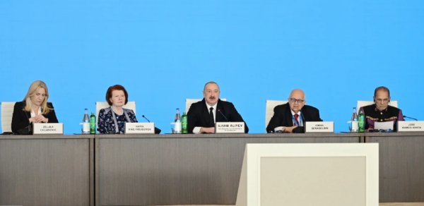 İlham Əliyev: Azərbaycan vasitəsilə daşınan yüklərə olan tələbat artır