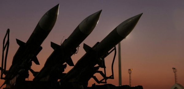 İran ABŞ tankerini Hörmüz boğazında vurdu – Xəbərdarlıqlar məhəl qoymadığı üçün