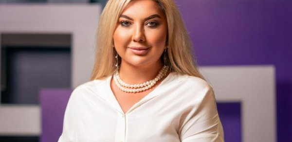 Nazilə ünvanına söyüş yazan izləyicisinə üzr istətdi