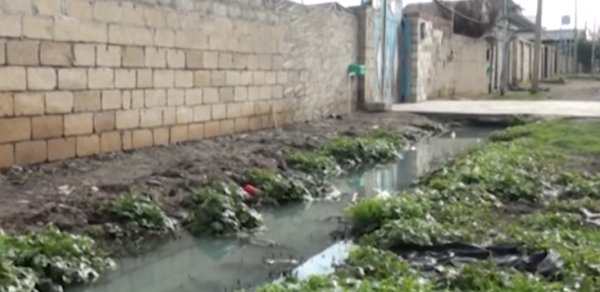 Həmin ailənin başqa bir övladı da o arxa düşüb ölübmüş - Yevlaxda faciə - Video