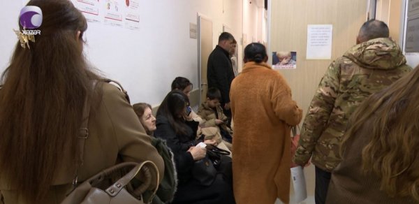 Şəkərli diabet xəstələri niyə saatlarla növbədə gözlədilir? - VİDEO