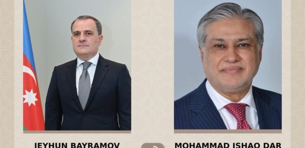 Ceyhun Bayramov pakistanlı həmkarı ilə cari regional təhlükəsizlik vəziyyətini müzakirə edib