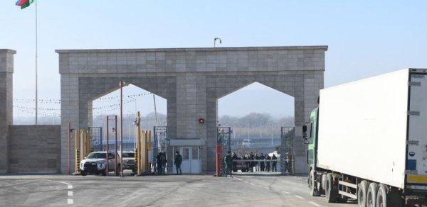 Baş nazir quru sərhədlərinin bağlı olmasından danışdı