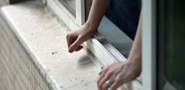 Telefonunu tutmaq istədi, müvazinətini itirdi: Gəncədəki dəhşətli hadisənin TƏFƏRRÜATI - VİDEO