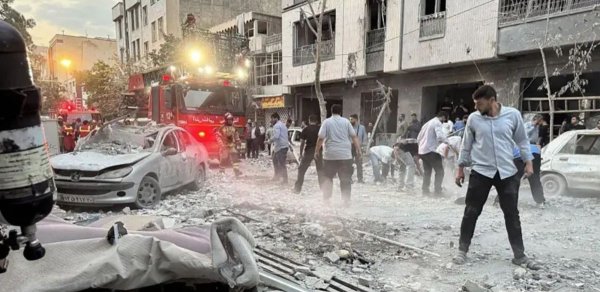 ABŞ və İsrailin hücumlarından sonra Tehranda minlərlə tikili dağılıb