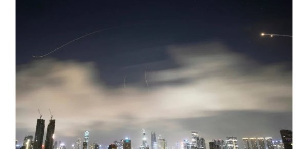 İran İsrailə növbəti raket zərbəsi endirdi - 2 nəfər yaralandı