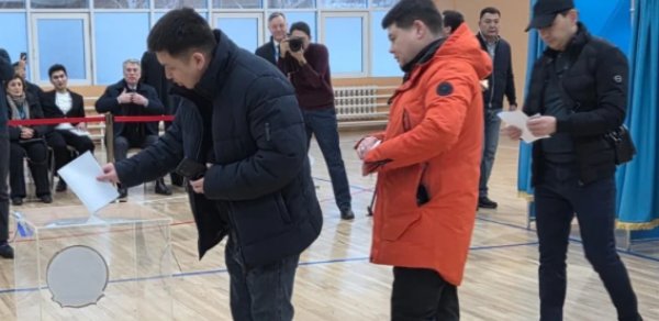 Qazaxıstanda referendumda seçici fəallığı 70 faizi üstələyib