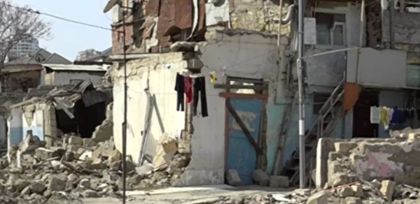 Bakıda evlərin sökülməsi gərginlik yaradır: Kiçik mülk sahibləri böyük mənzil tələb edirlər - VİDEO