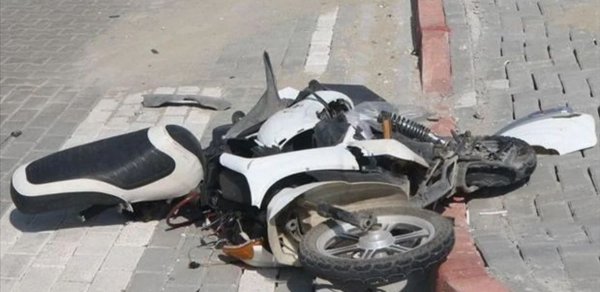 Bakıda moped divara çırpıldı: Ölən var