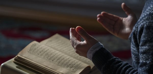 Bu gecə ehtimal edilən növbəti Qədr gecəsidir