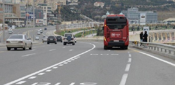 Paytaxt yollarında "zolaq" davası: Sürücülər kimdən narazıdırlar? - VİDEO