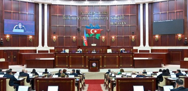 Milli Məclisin iclası başladı