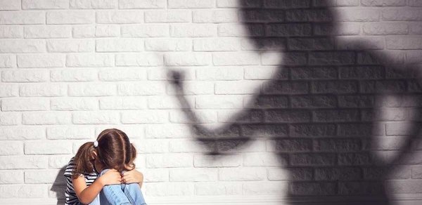 Uşağa qarşı fiziki zorakılıq edən valideyn və müəllim 200 manatadək cərimələnəcək