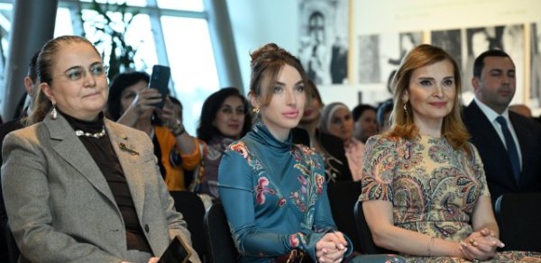 Alena Əliyeva Milli Xalça Muzeyində sərgiyə qatıldı - FOTOLAR