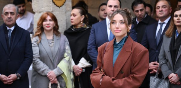 Prezidentin gəlini Buxara karvansarasının açılışında - Fotolar