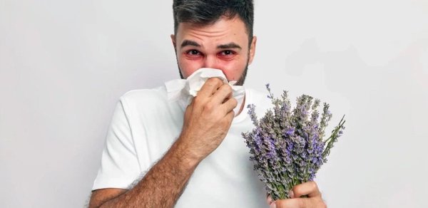 Soyuqdəymə ilə allergiya arasındakı  4 FƏRQ