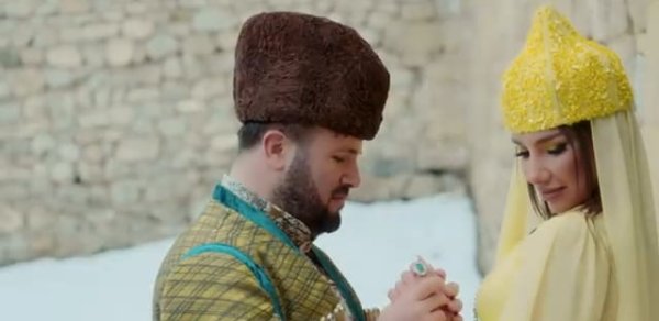 Elnur Şuşada milli abu-havada klip çəkdi - VİDEO