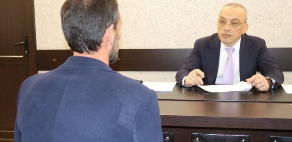 Zaur Mikayılov vətəndaşların müraciətlərini dinlədi