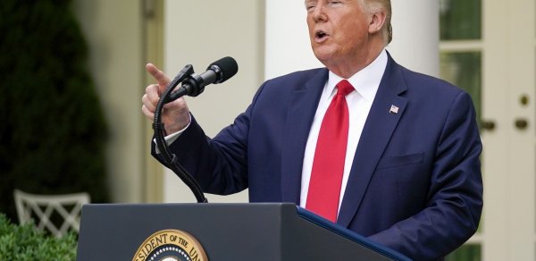 Tramp İranı məhv etməklə hədələdi